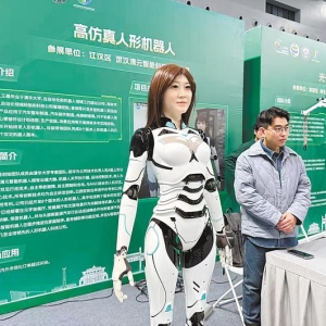 陪诊助力就医、话剧演绎精彩、康复辅助有招 — 武汉高校机器人多元创新应用场景 ...